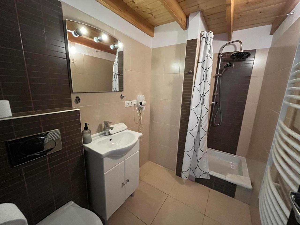 City Apartman ház Balatonlelle Exterior foto